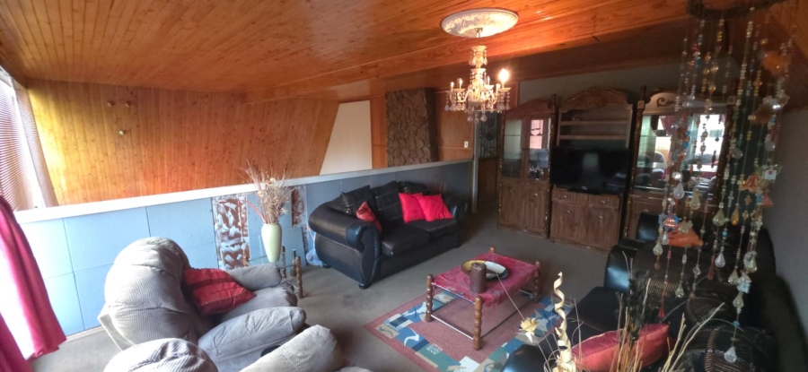 6 Bedroom Property for Sale in Wilkeville North West